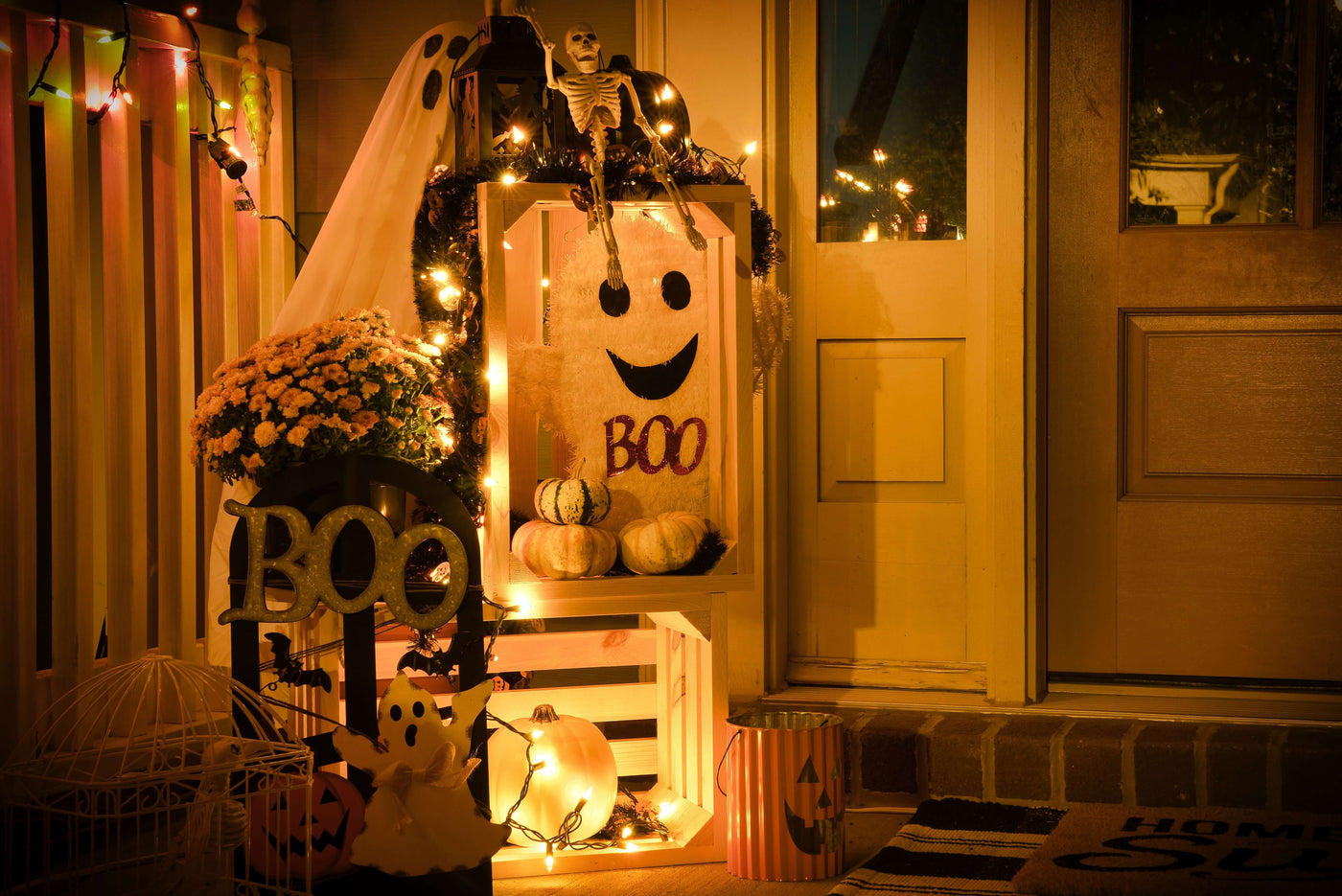 SPOOK YOUR NEIGHBORHOOD WITH THESE SUPER COOL OUTDOOR HALLOWEEN DECORATIONS